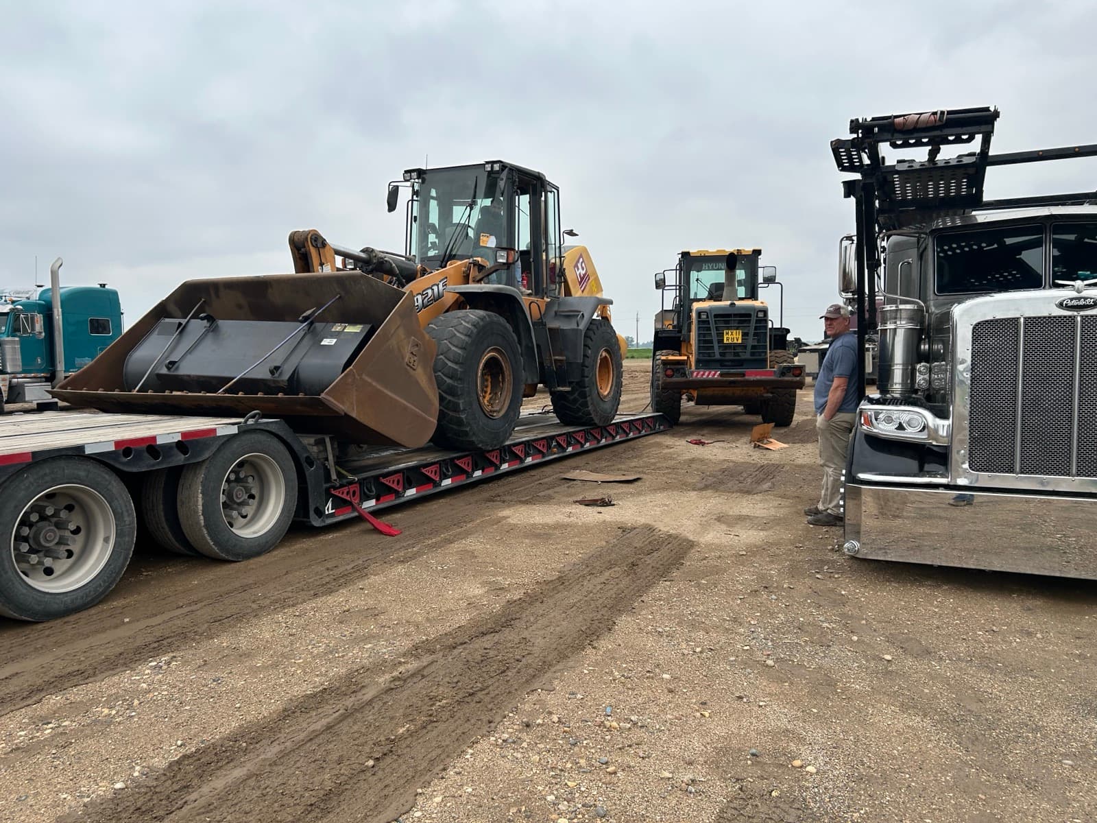Accurate Heavy Equipment Shipping Quotes: The Role of Photos — Prairie Auto Transport